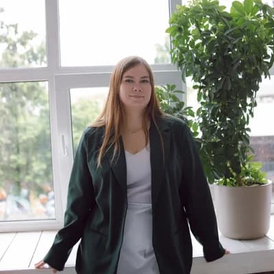 Алена Захарова